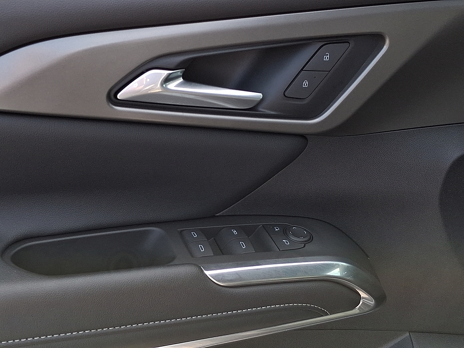 2025 Chevrolet Traverse AWD LT - Sterling Gray Metallic - GXD exterior view 13