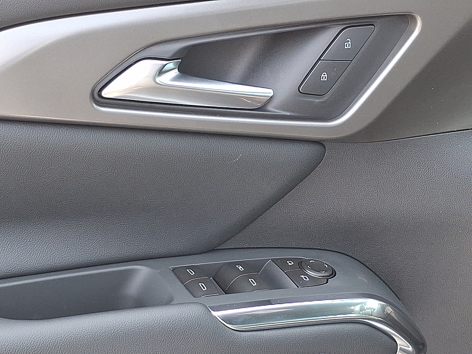 2026 Chevrolet Traverse AWD LT - Sterling Gray Metallic - GXD exterior view 10