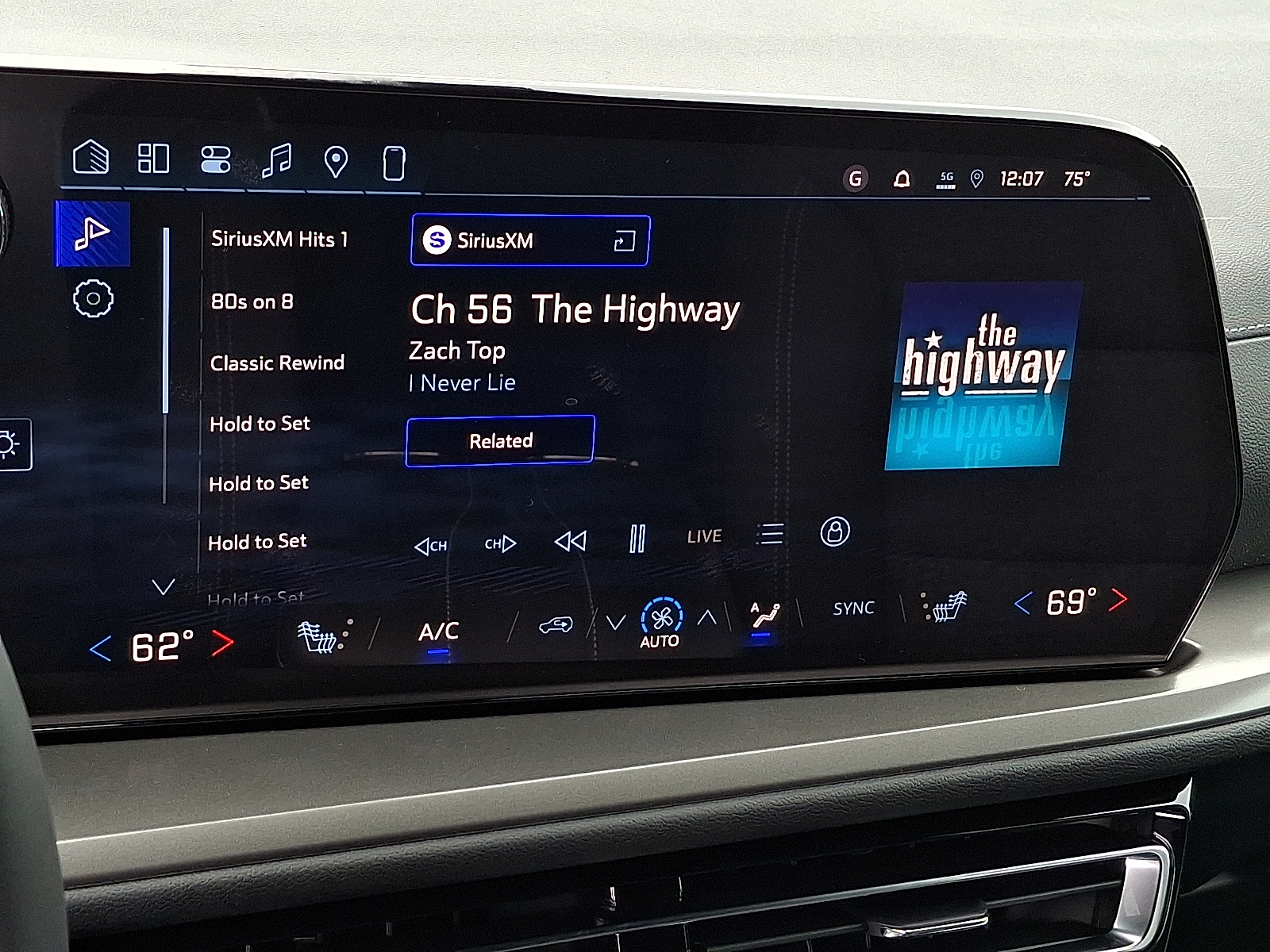 2026 Chevrolet Traverse AWD LT - Summit White - GAZ exterior view 18