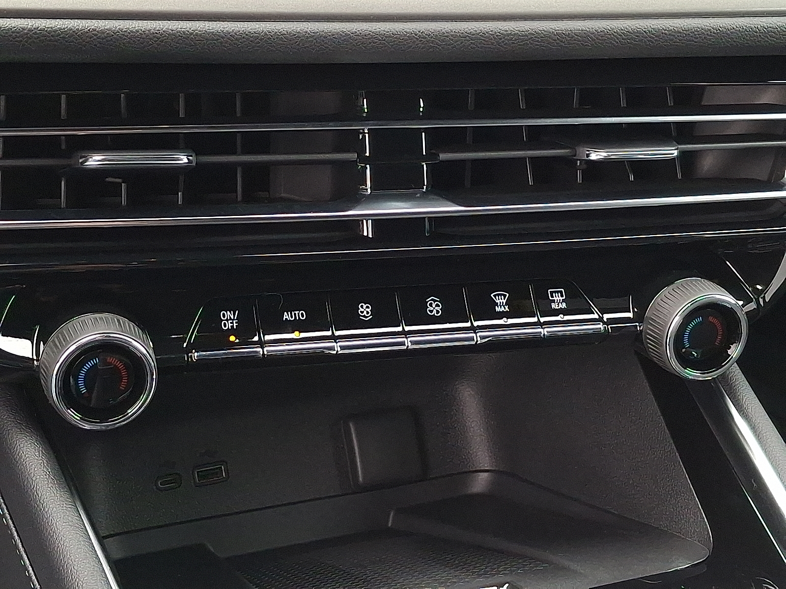 2026 Chevrolet Traverse AWD LT - Summit White - GAZ exterior view 17