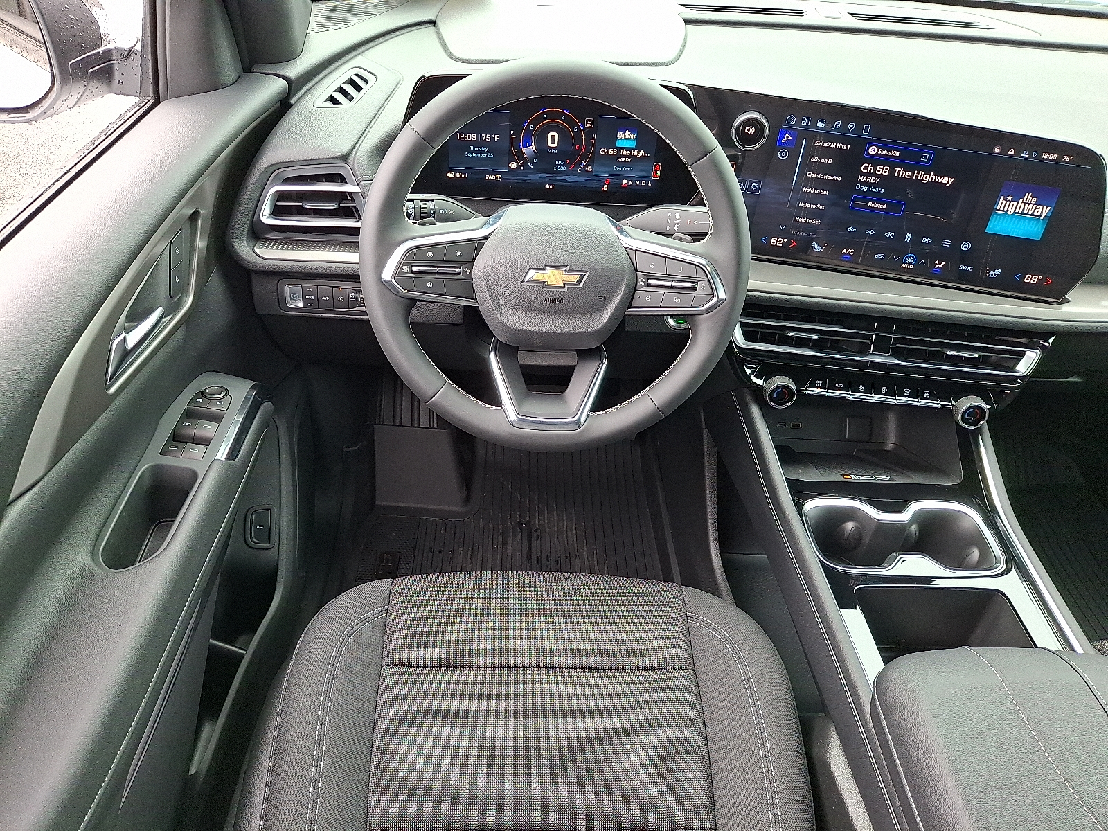 2026 Chevrolet Traverse AWD LT - Summit White - GAZ exterior view 9