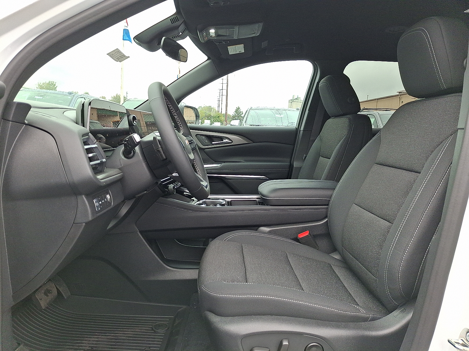 2026 Chevrolet Traverse AWD LT - Summit White - GAZ exterior view 11