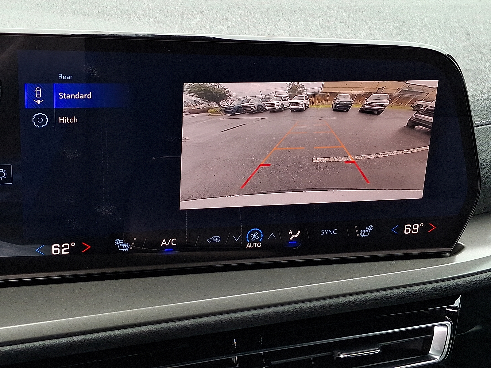 2026 Chevrolet Traverse AWD LT - Summit White - GAZ exterior view 20