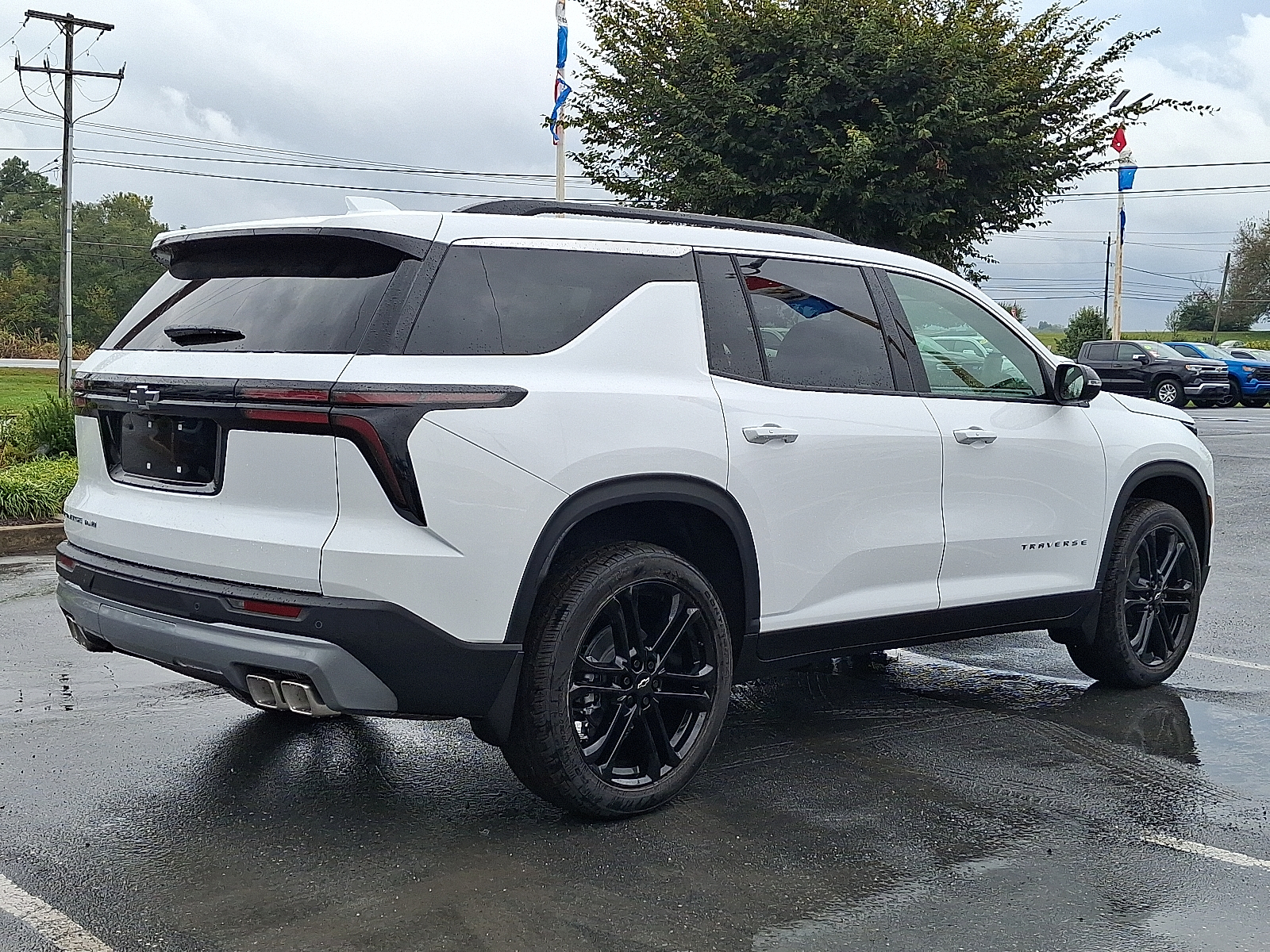 2026 Chevrolet Traverse AWD LT - Summit White - GAZ exterior view 3