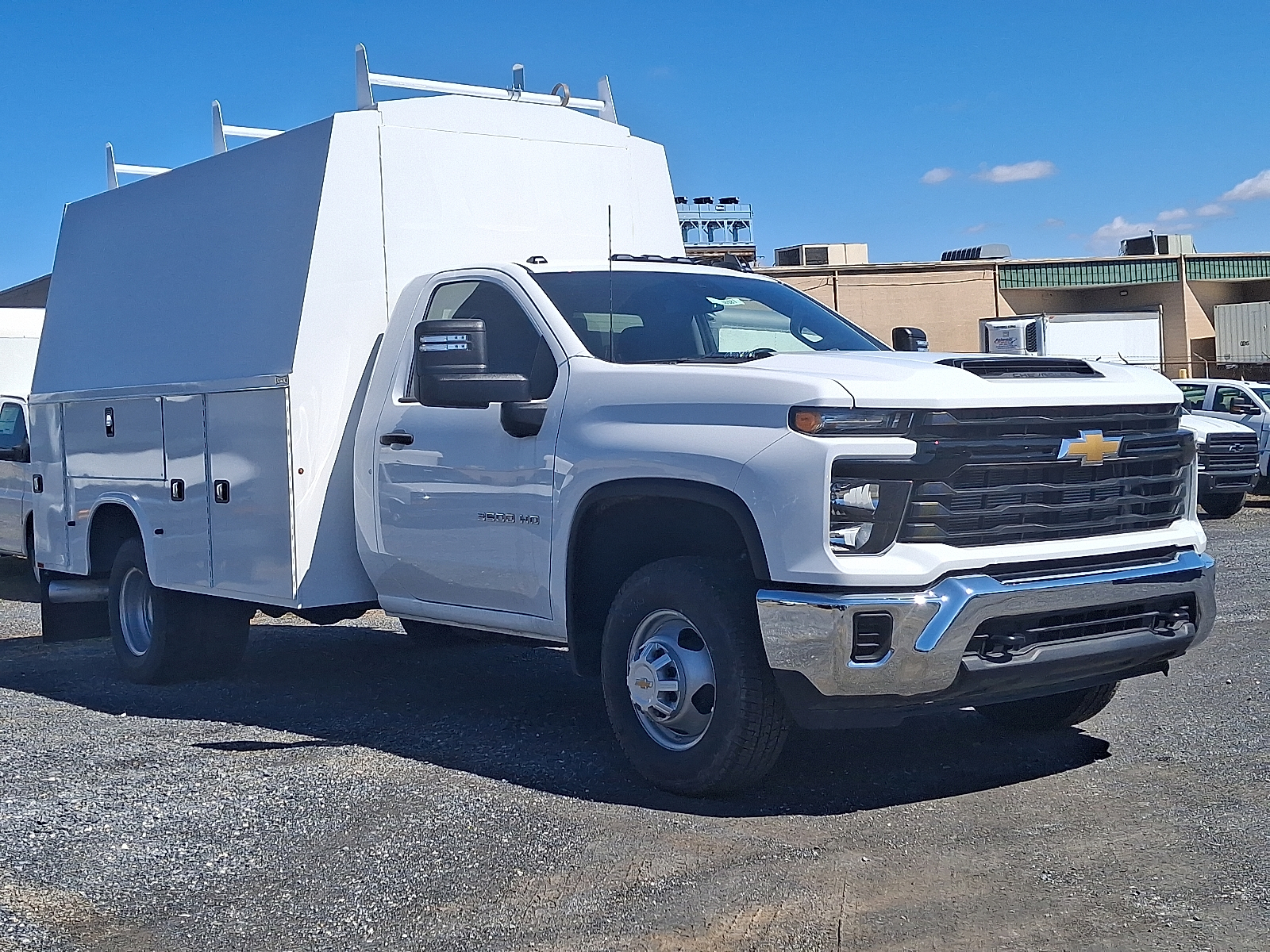 2025 Chevrolet Silverado 3500HD Chassis Work Truck - Summit White - GAZ exterior view 3