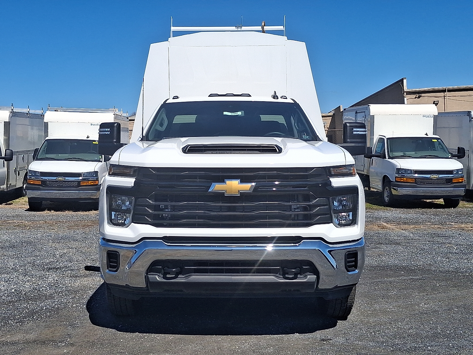 2025 Chevrolet Silverado 3500HD Chassis Work Truck - Summit White - GAZ exterior view 2