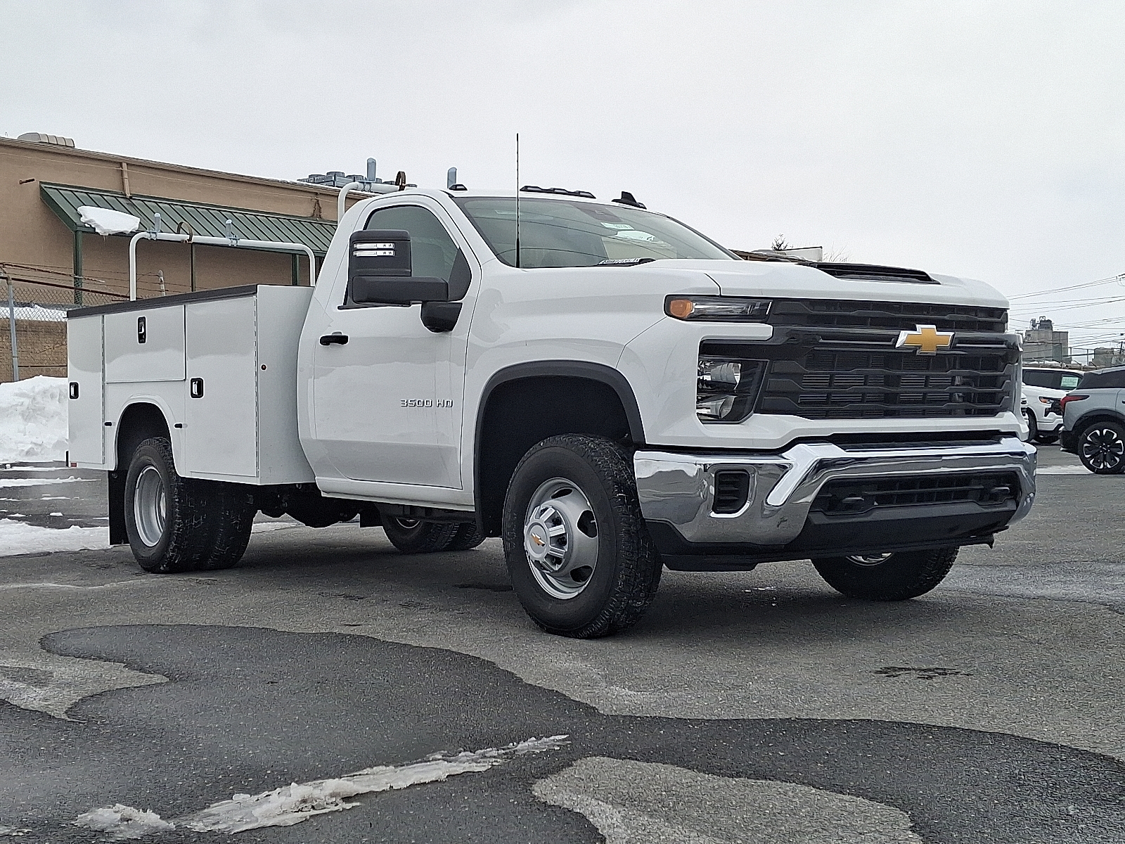 2025 Chevrolet Silverado 3500HD Chassis Work Truck - Summit White - GAZ exterior view 2