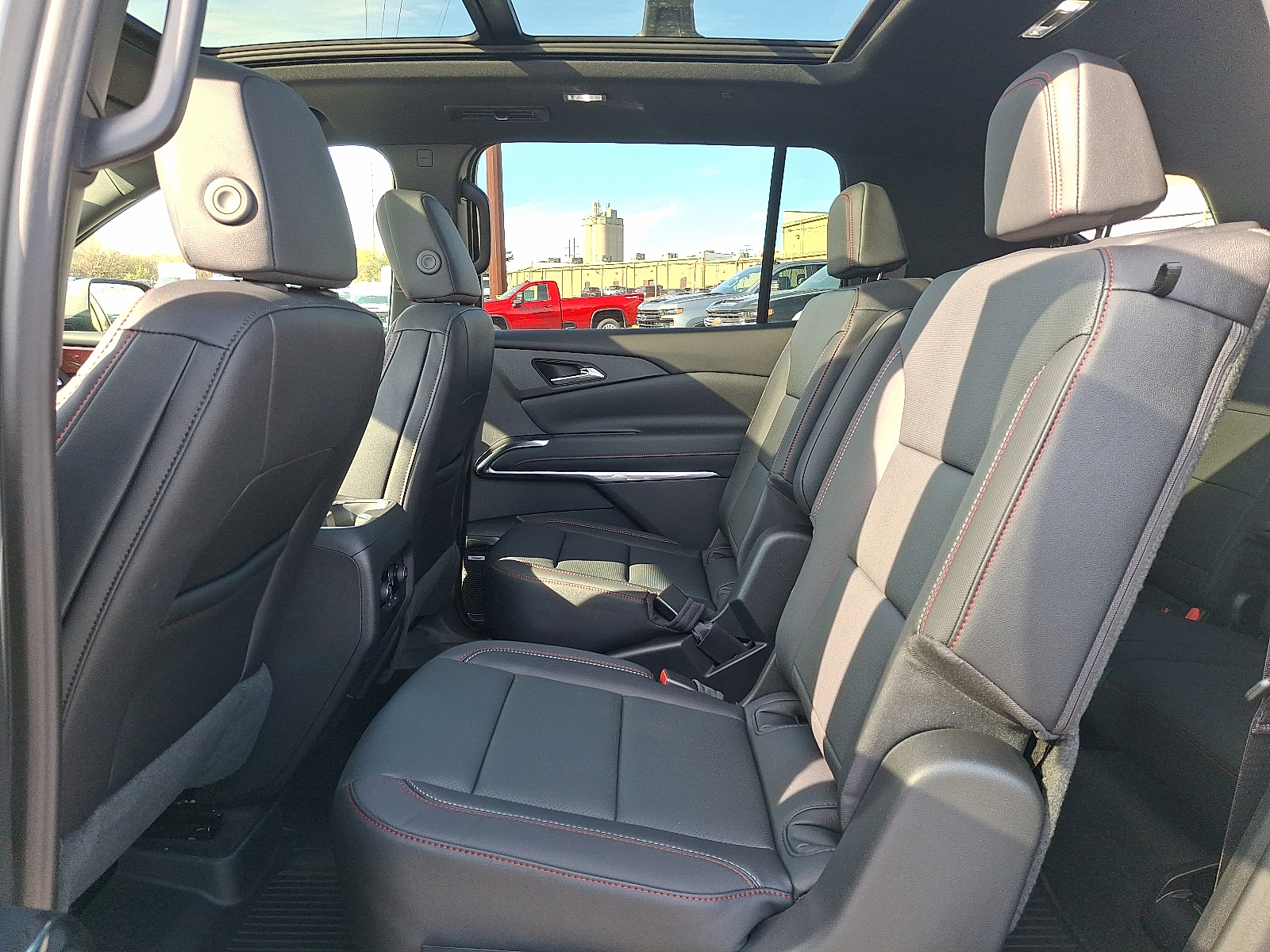 2026 Chevrolet Traverse AWD Z71 - Sandstone Gray - GFR exterior view 11