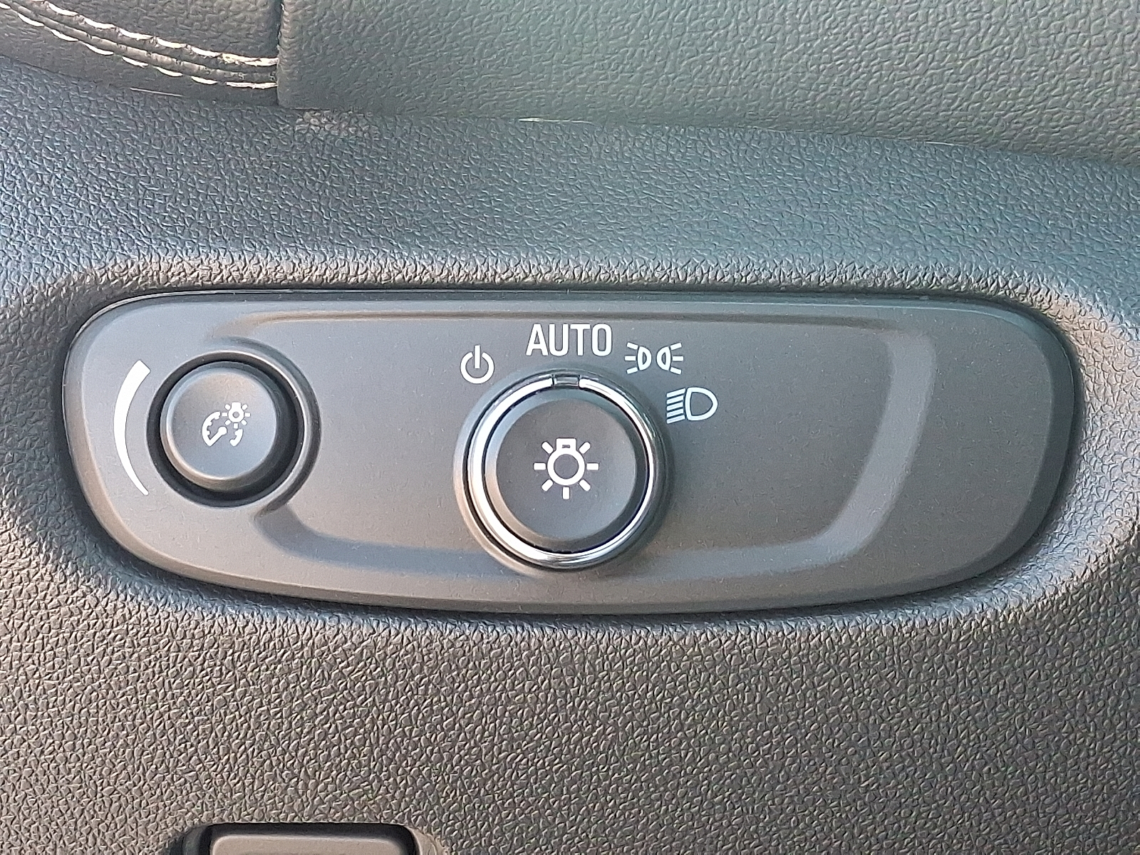 2026 Chevrolet Blazer LT - Summit White - GAZ exterior view 13