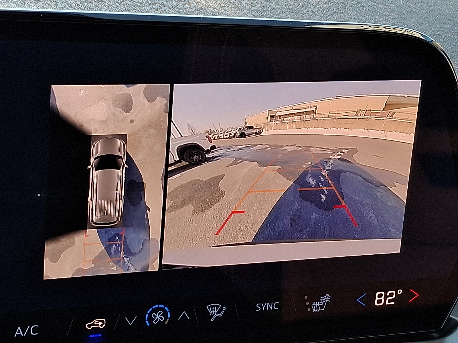 2026 Chevrolet Traverse AWD LT - Summit White - GAZ exterior view 3