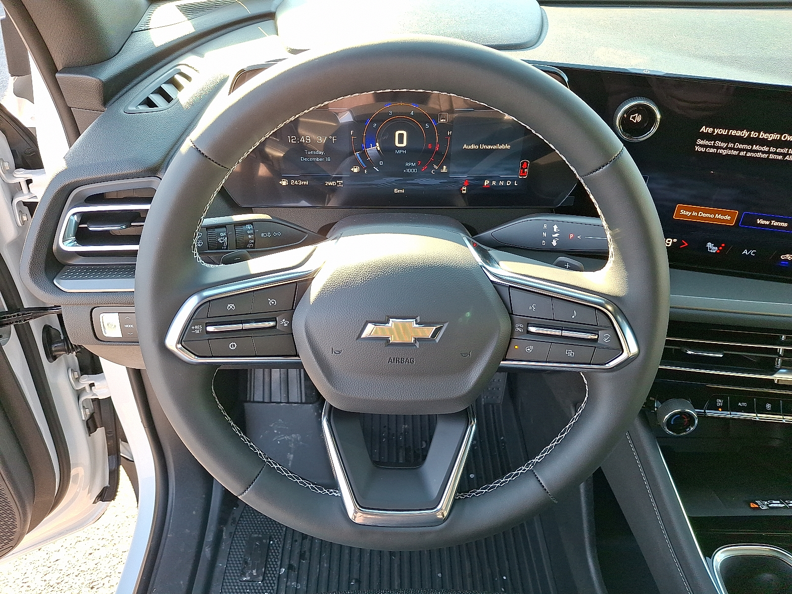 2026 Chevrolet Traverse AWD LT - Summit White - GAZ exterior view 14