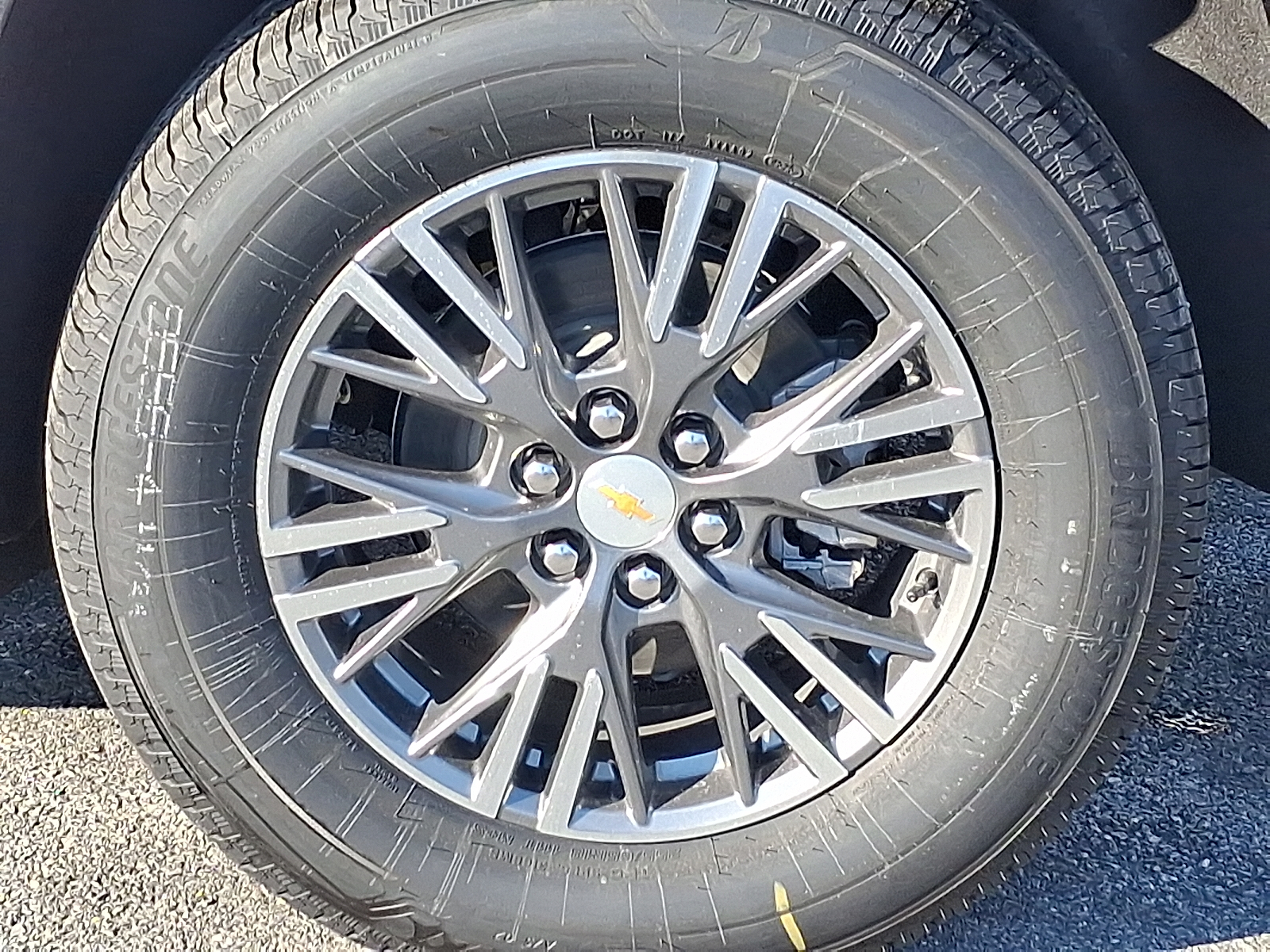 2026 Chevrolet Traverse AWD LT - Summit White - GAZ exterior view 9