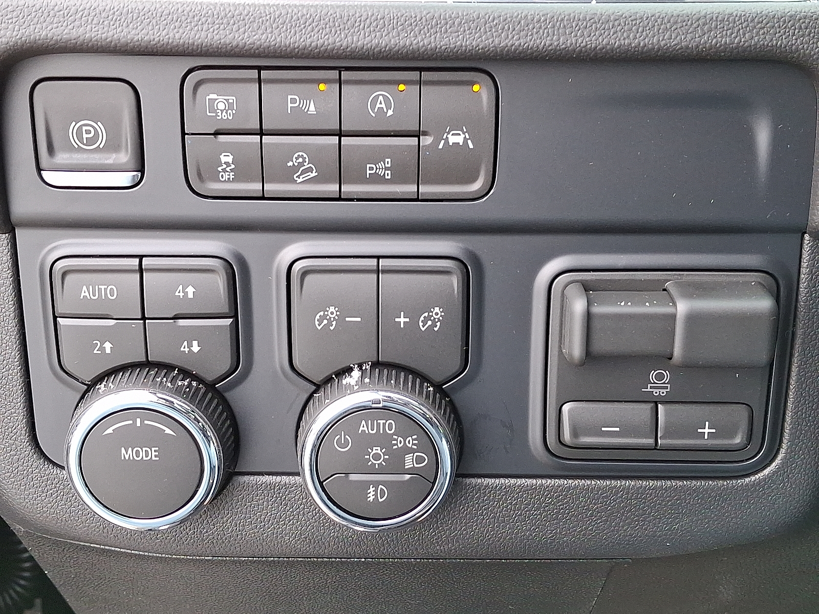 2026 Chevrolet Suburban Premier, 4WD - Black - GBA exterior view 19