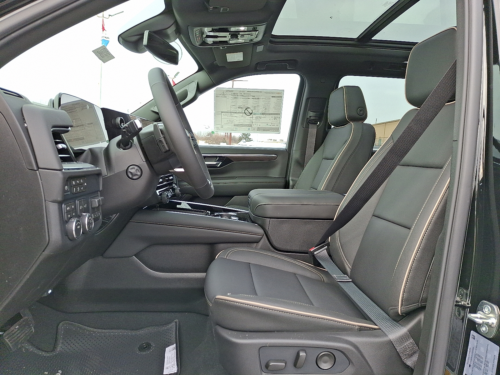 2026 Chevrolet Suburban Premier, 4WD - Black - GBA exterior view 12