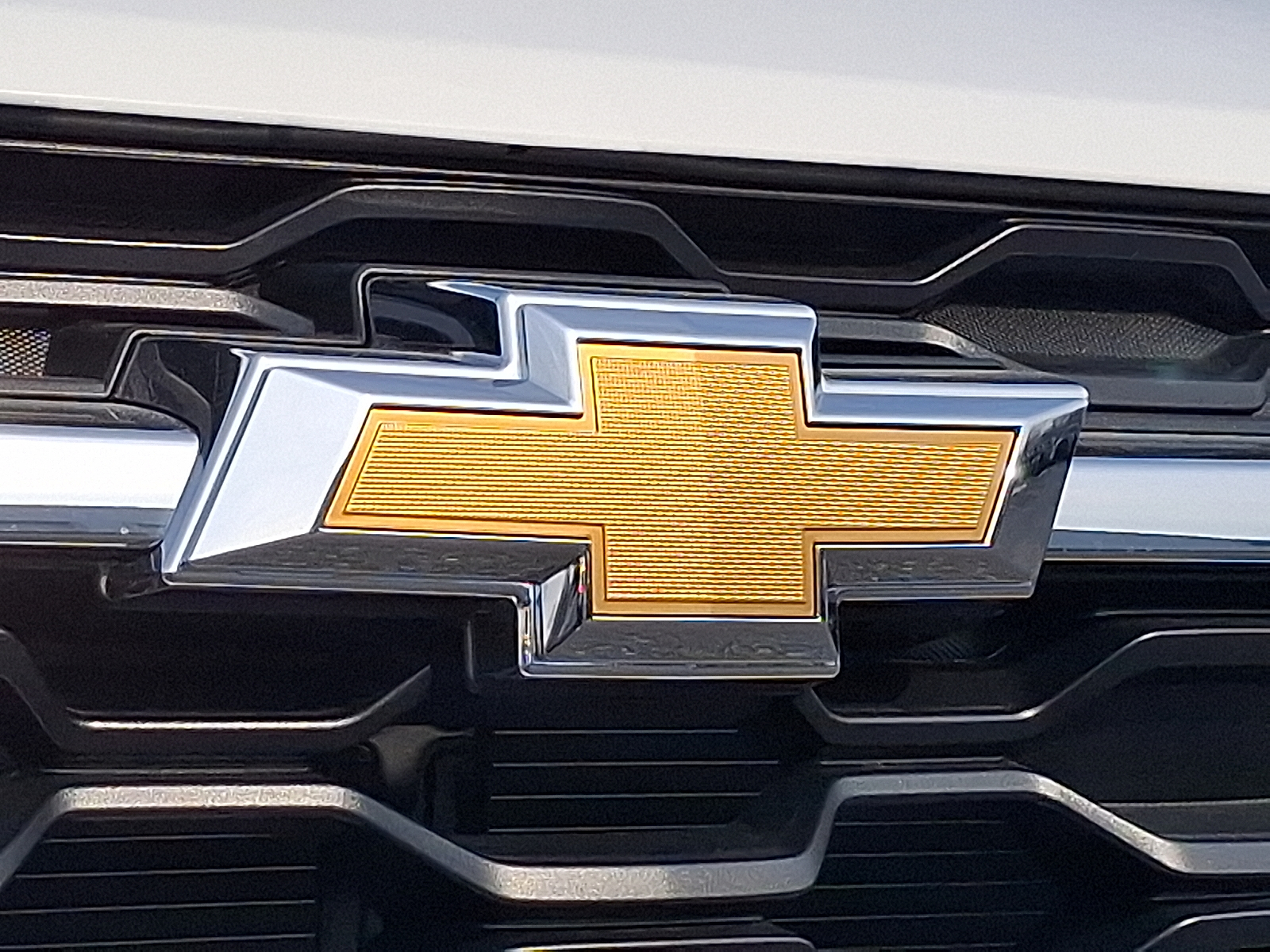 2026 Chevrolet Trax FWD LT - Summit White - GAZ exterior view 17