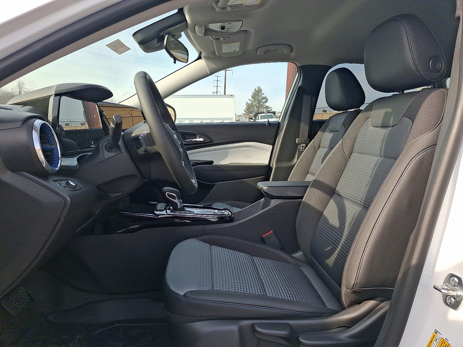 2026 Chevrolet Trax FWD LT - Summit White - GAZ exterior view 11