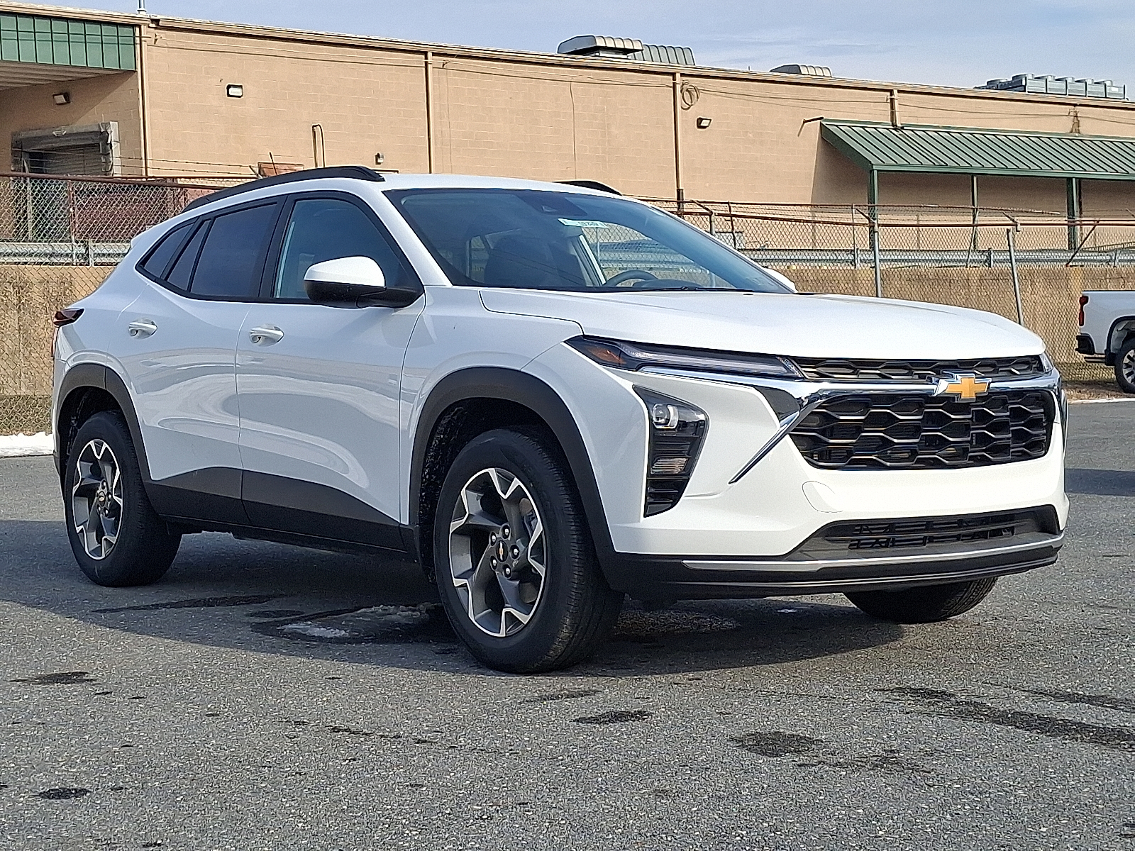 2026 Chevrolet Trax FWD LT - Summit White - GAZ exterior view 5