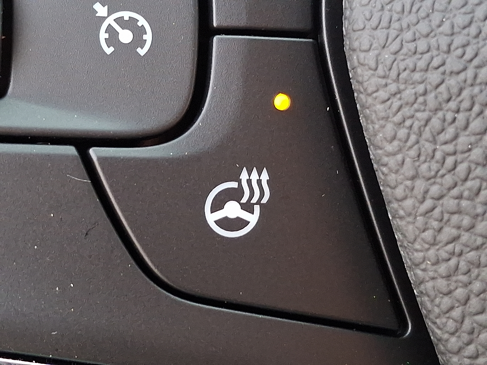 2026 Chevrolet Trax FWD LT - Summit White - GAZ exterior view 3