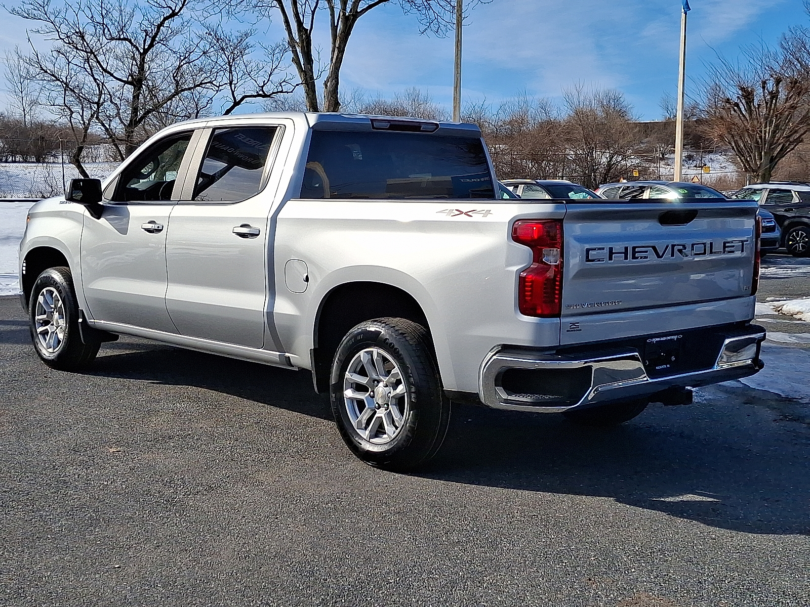 2022 Chevrolet Silverado 1500 4WD Crew Cab Short Bed LT with 2FL - Silver Ice Metallic - GAN exterior view 7