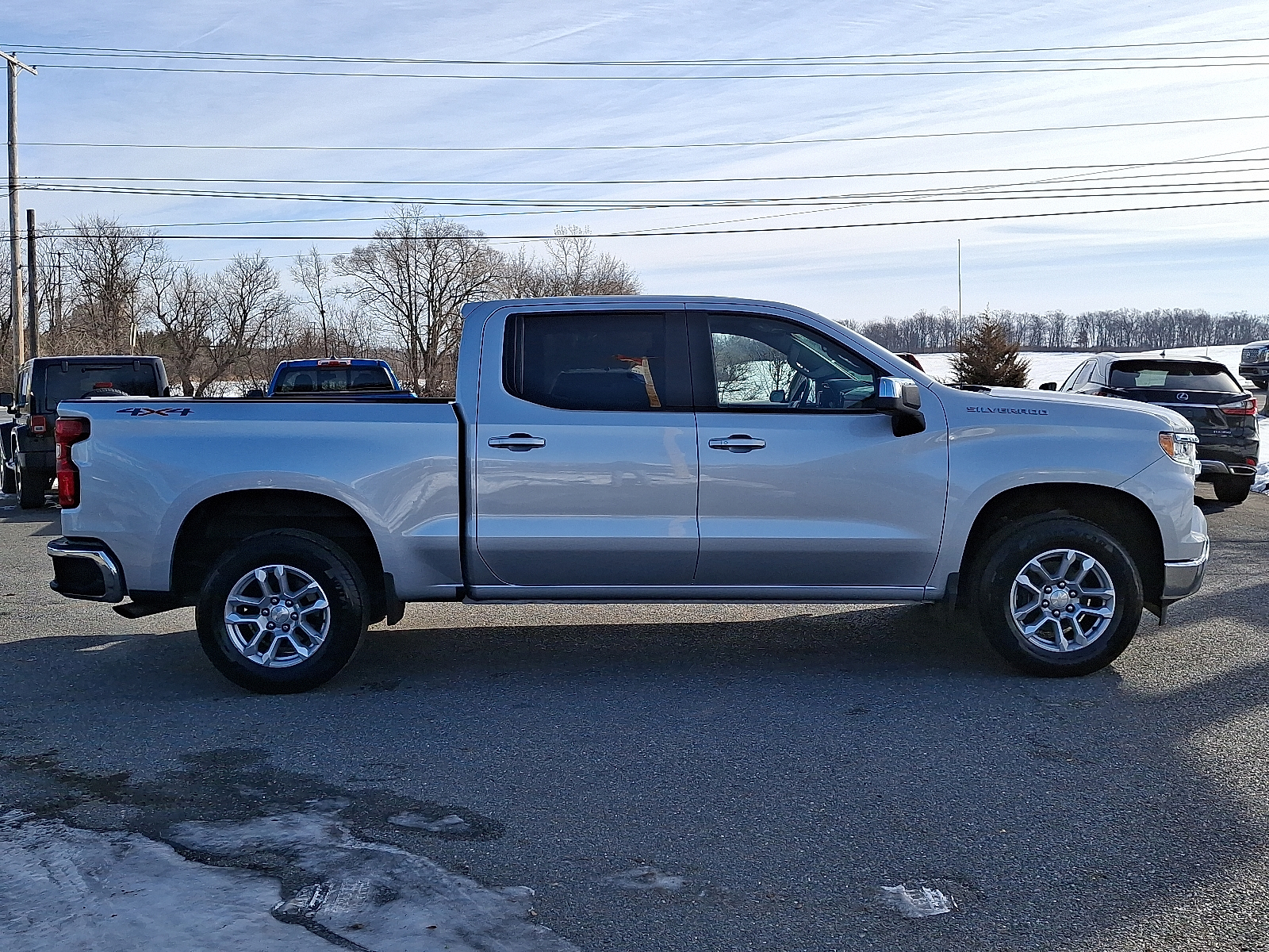 2022 Chevrolet Silverado 1500 4WD Crew Cab Short Bed LT with 2FL - Silver Ice Metallic - GAN exterior view 9