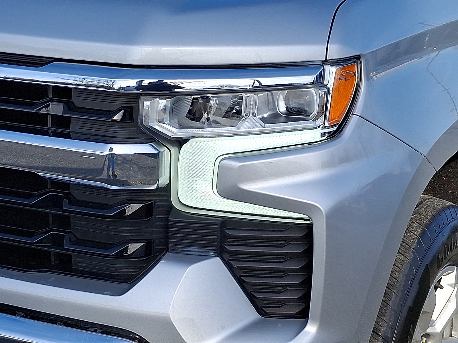 2022 Chevrolet Silverado 1500 4WD Crew Cab Short Bed LT with 2FL - Silver Ice Metallic - GAN exterior view 12