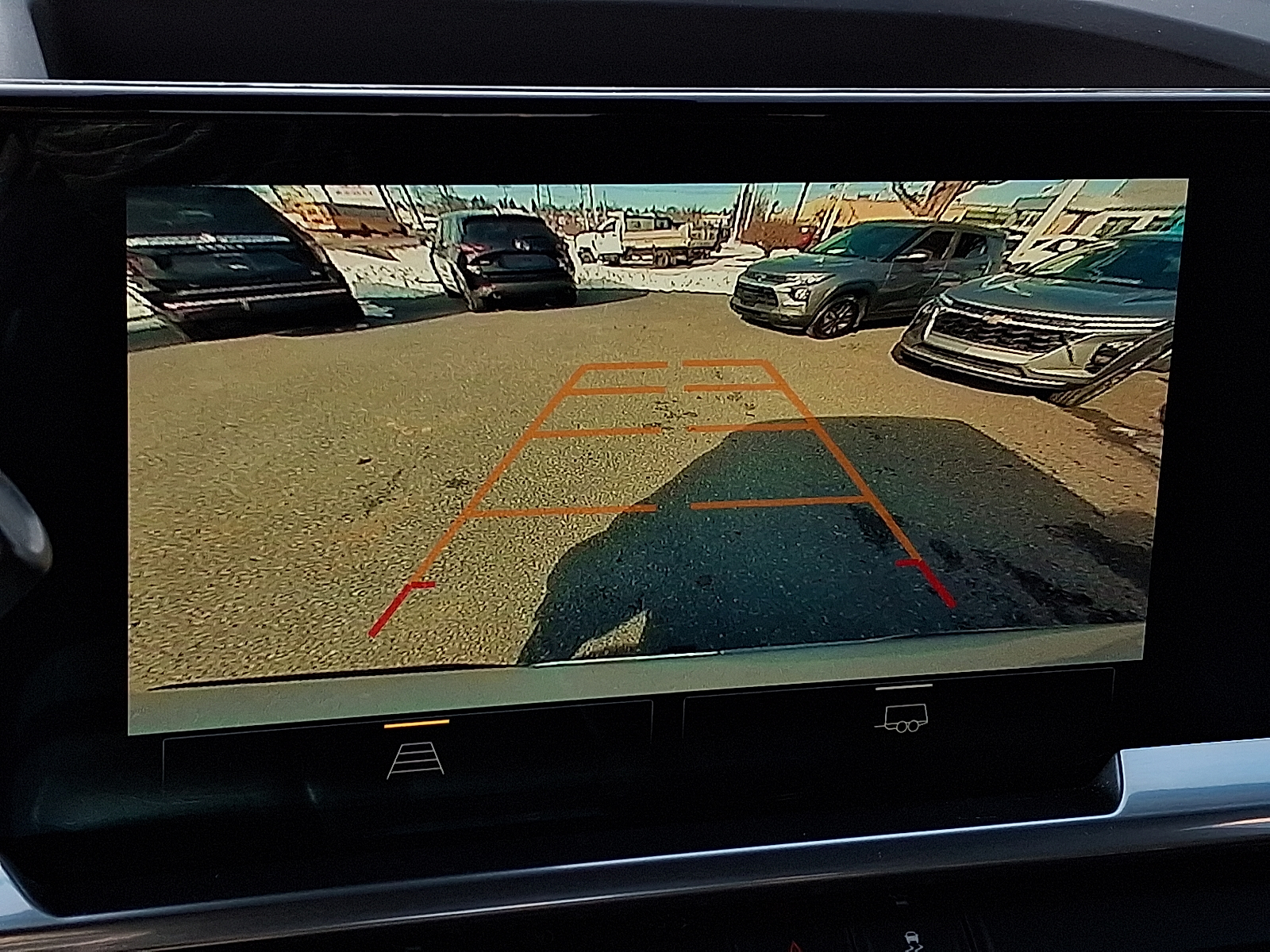 2022 Chevrolet Silverado 1500 4WD Crew Cab Short Bed LT with 2FL - Silver Ice Metallic - GAN exterior view 2