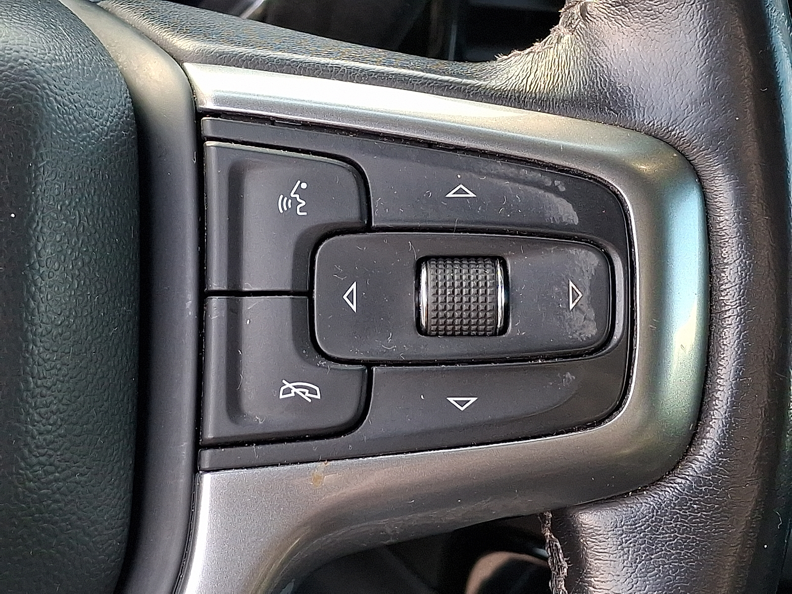 2022 Chevrolet Silverado 1500 4WD Crew Cab Short Bed LT with 2FL - Silver Ice Metallic - GAN exterior view 19