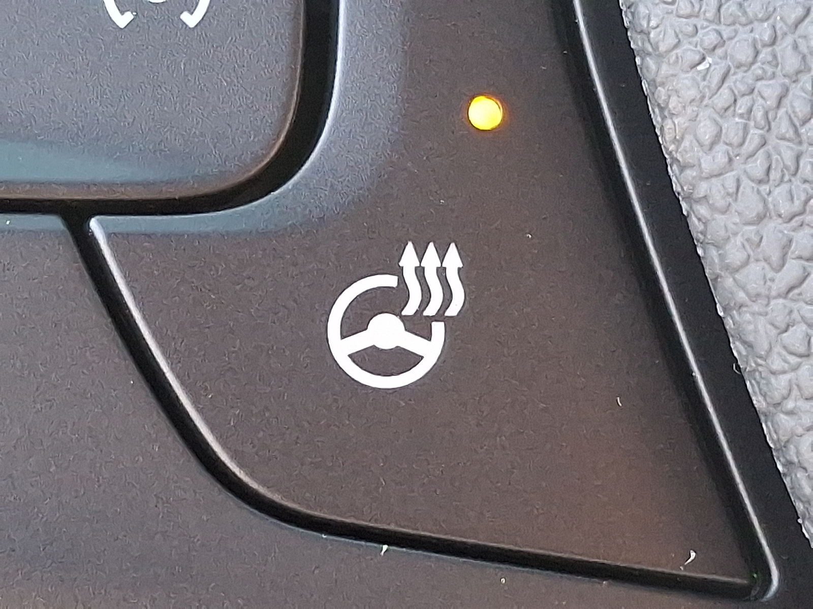 2026 Chevrolet Trax FWD 2RS - White Sands - G42 exterior view 4