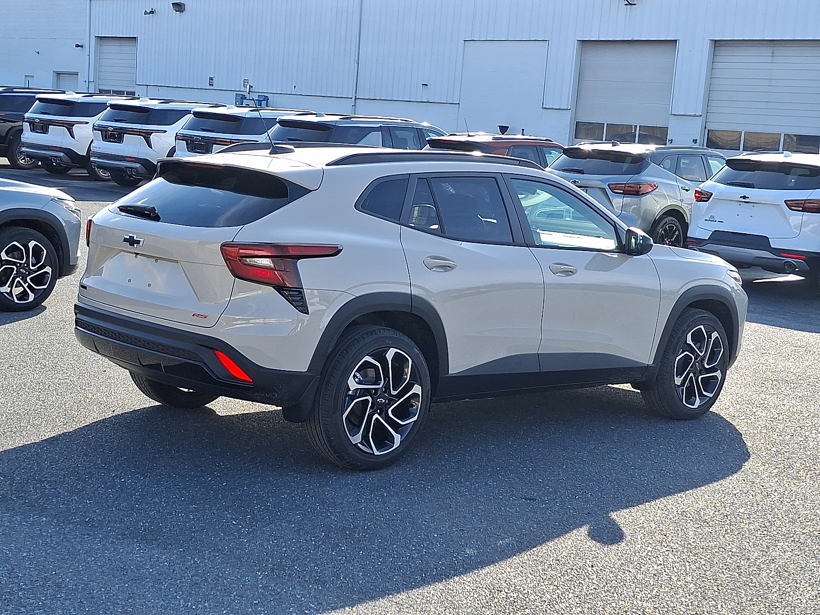 2026 Chevrolet Trax FWD 2RS - White Sands - G42 exterior view 7