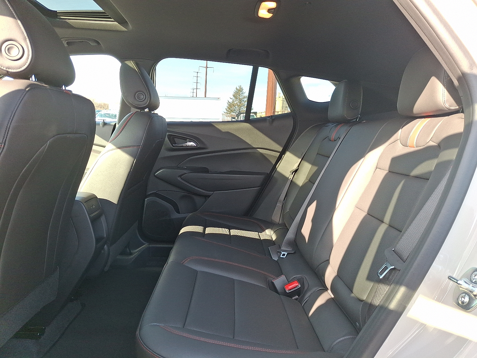 2026 Chevrolet Trax FWD 2RS - White Sands - G42 exterior view 10