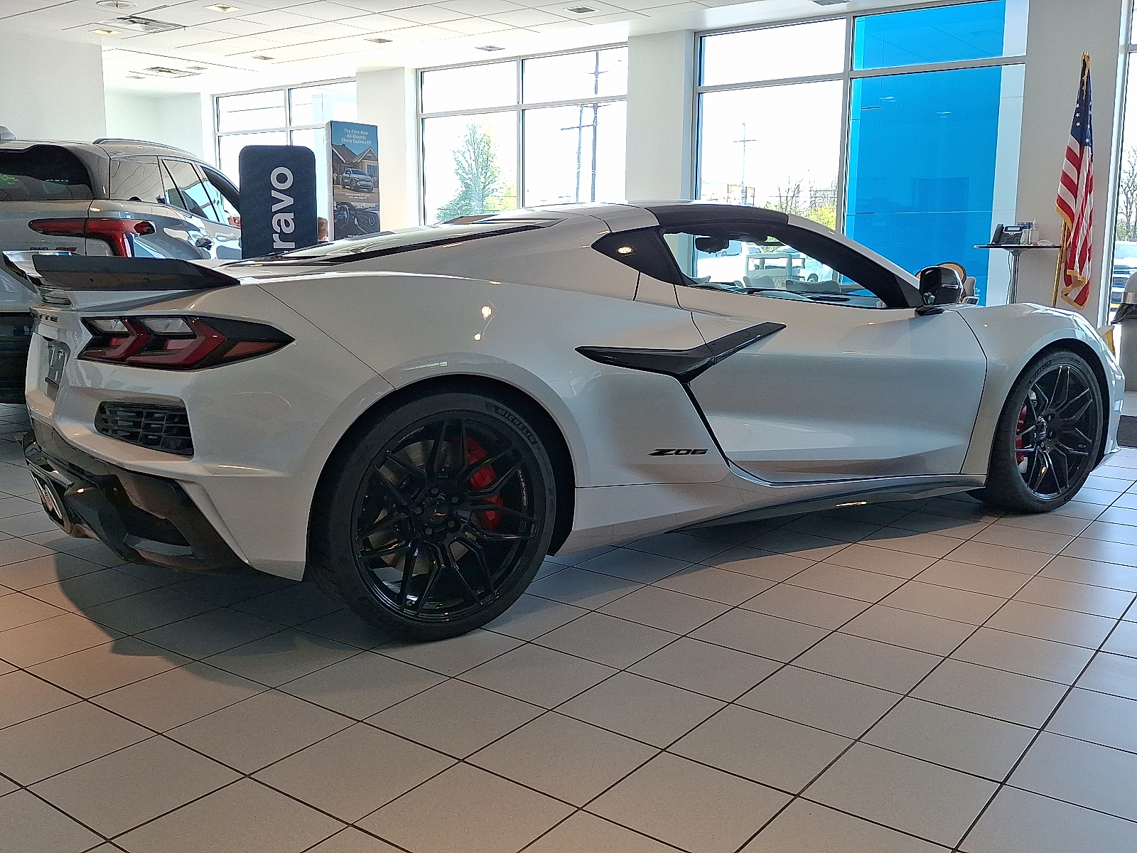 2026 Chevrolet Corvette Z06 Coupe, 2LZ, RWD - Blade Silver Metallic - GKA exterior view 5