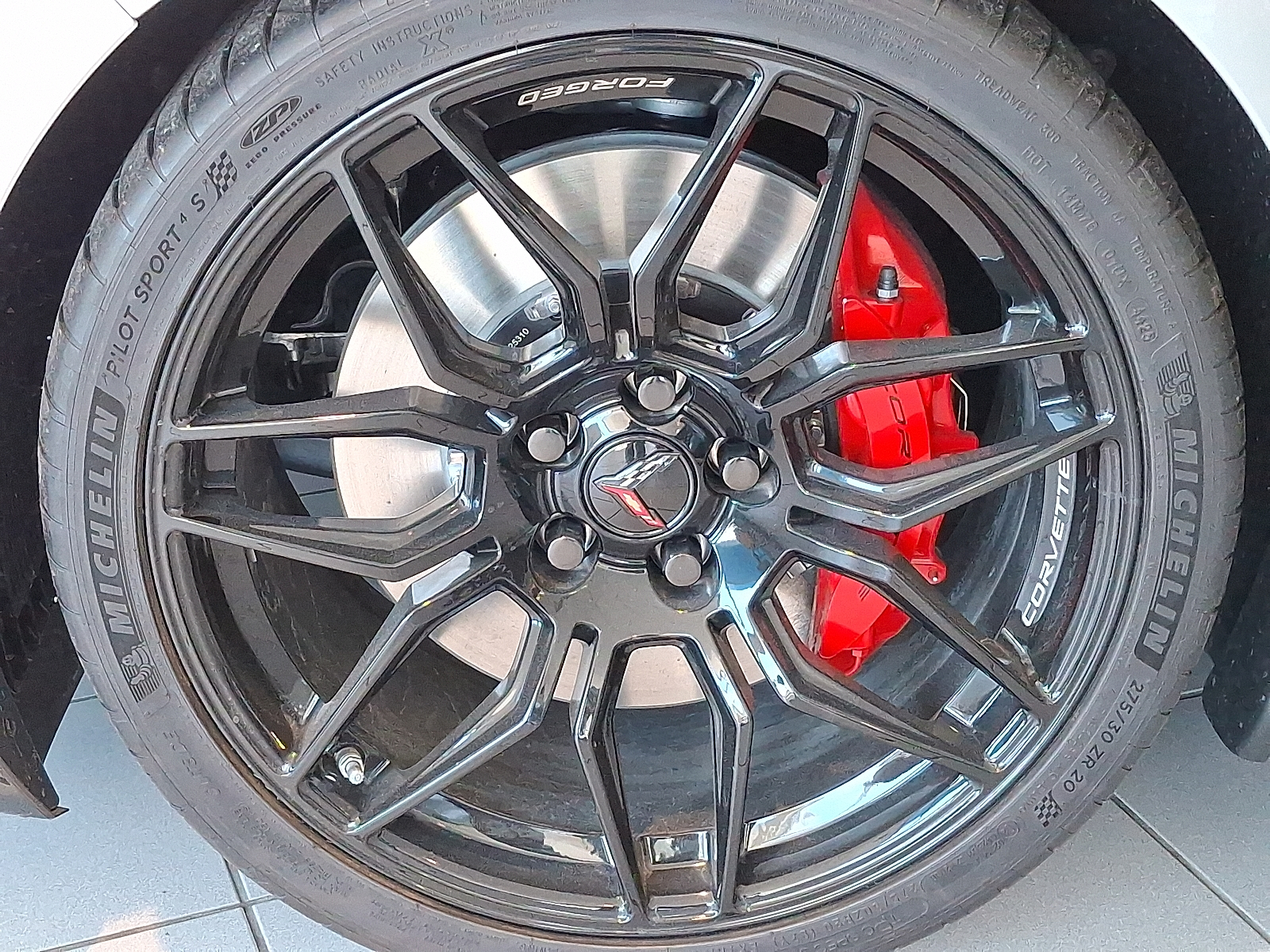 2026 Chevrolet Corvette Z06 Coupe, 2LZ, RWD - Blade Silver Metallic - GKA exterior view 7