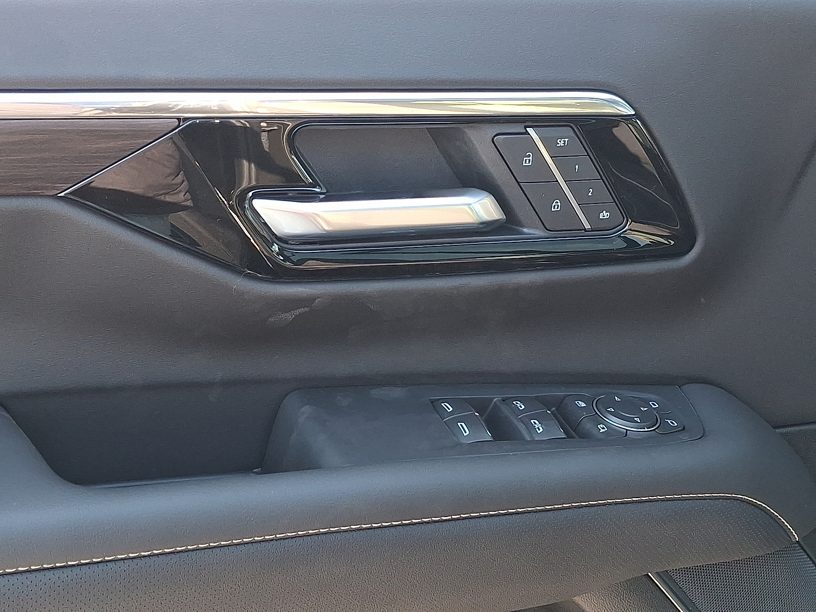 2026 Chevrolet Suburban Premier, 4WD - Black - GBA exterior view 12