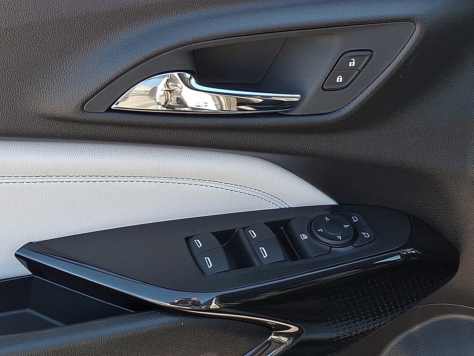 2026 Chevrolet Trax FWD LT - Sterling Gray Metallic - GZB exterior view 11