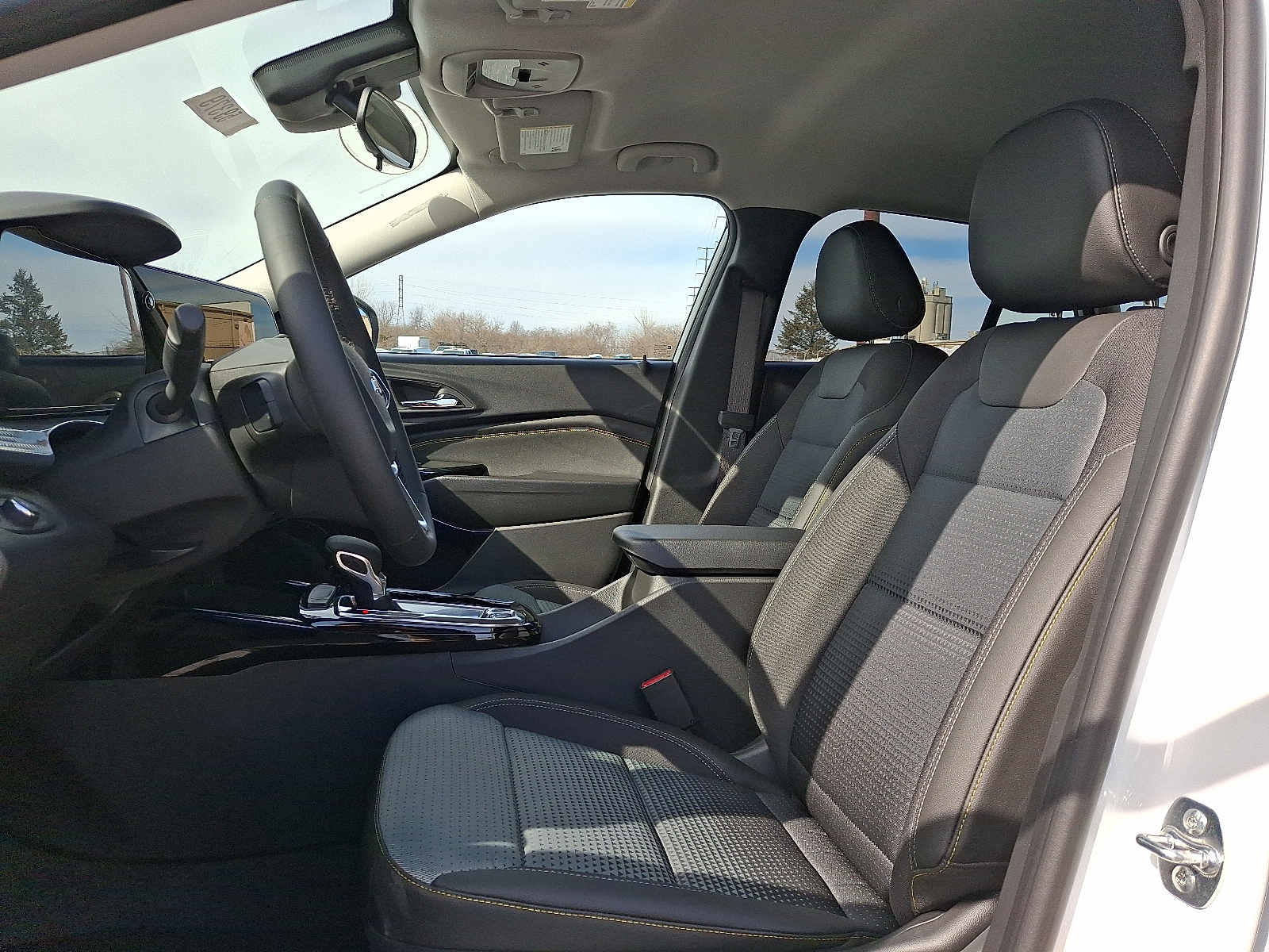 2026 Chevrolet Trax FWD LT - Summit White - GAZ exterior view 12