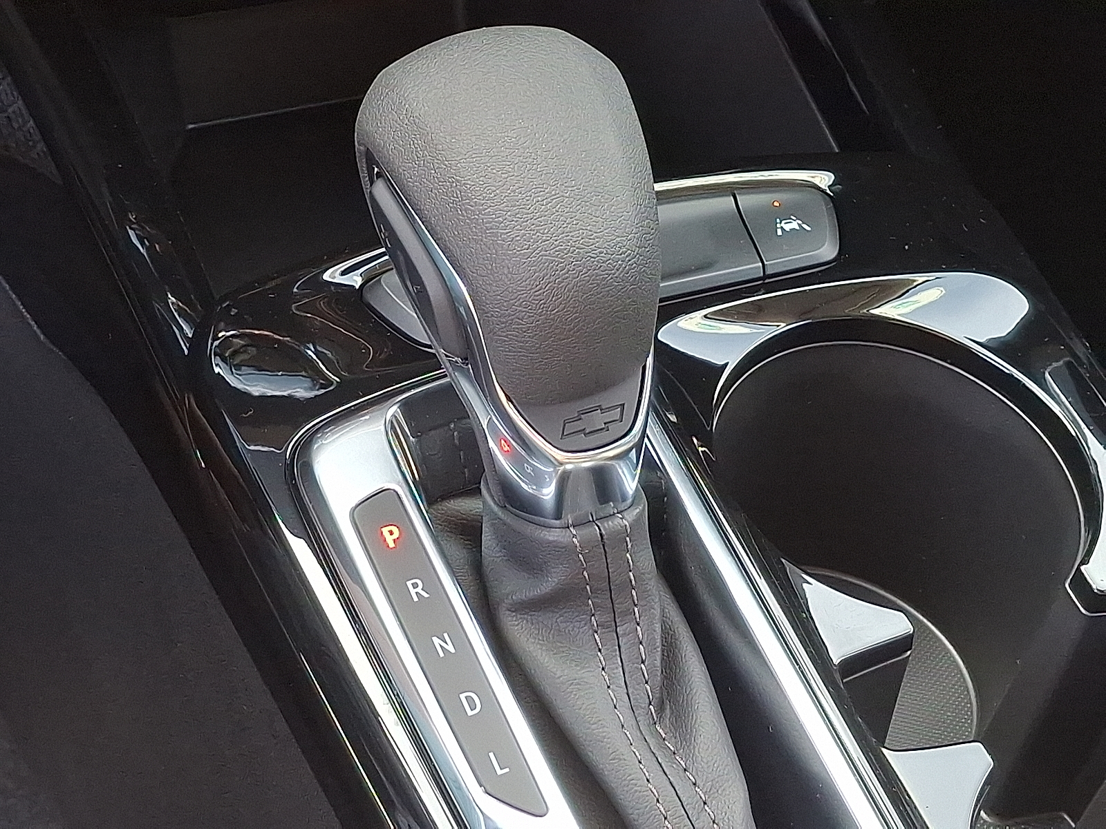 2026 Chevrolet Trax FWD LT - Summit White - GAZ exterior view 15