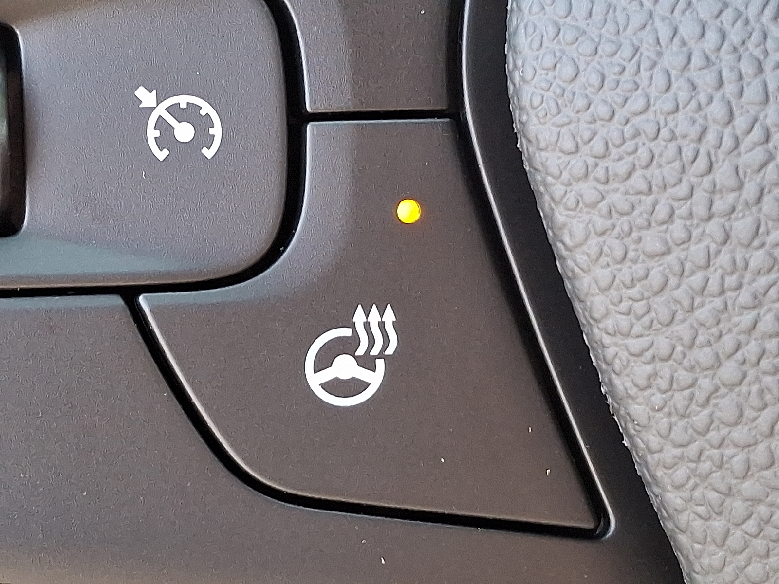 2026 Chevrolet Trax FWD LT - Summit White - GAZ exterior view 3