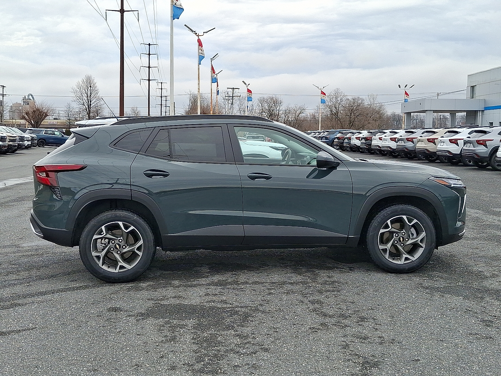 2025 Chevrolet Trax FWD LT - Cypress Gray - GBD exterior view 7