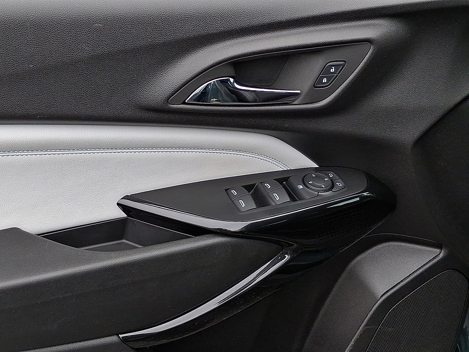 2025 Chevrolet Trax FWD LT - Cypress Gray - GBD exterior view 16