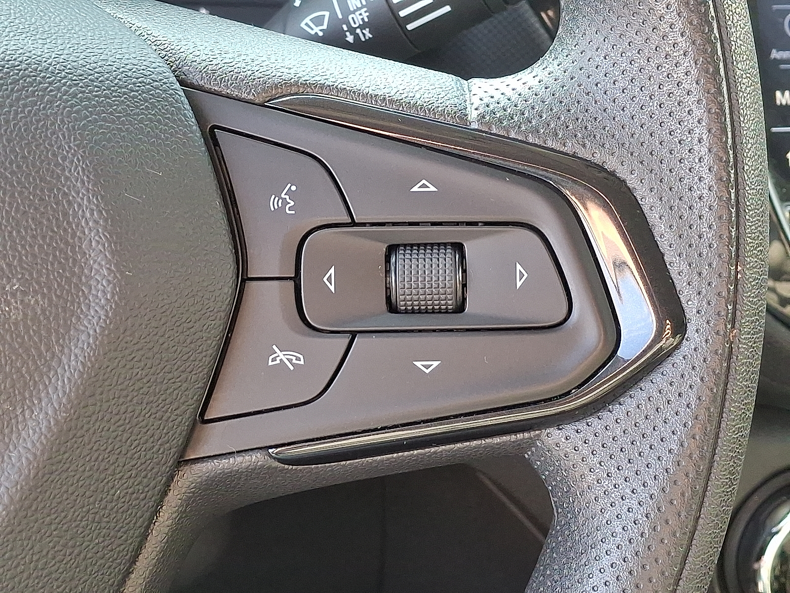 2023 Chevrolet Trailblazer AWD LT - Mosaic Black Metallic - GB0 exterior view 20