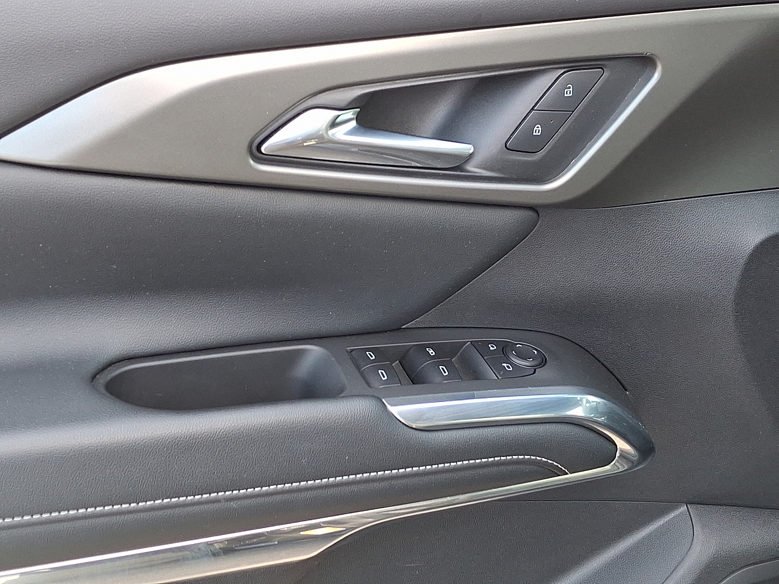 2025 Chevrolet Traverse AWD LT - Mosaic Black Metallic - GB8 exterior view 17