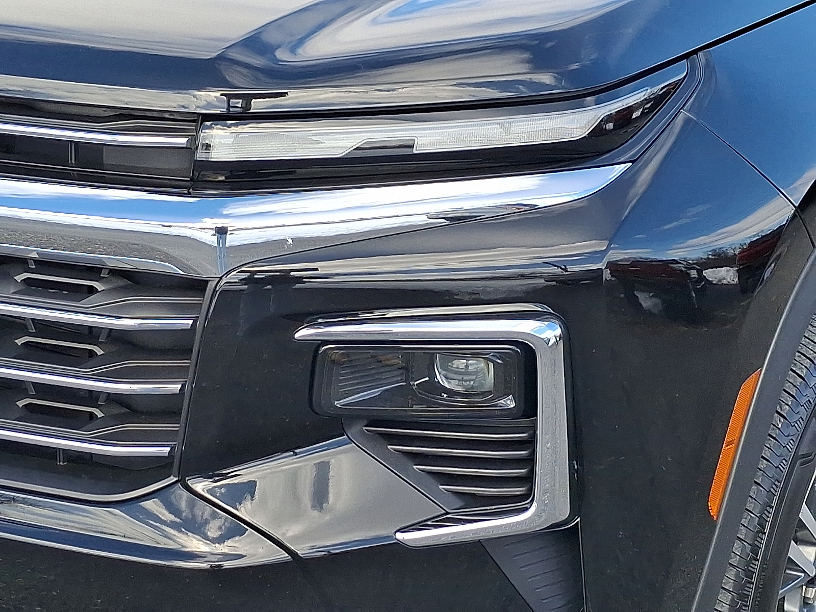 2025 Chevrolet Traverse AWD LT - Mosaic Black Metallic - GB8 exterior view 13