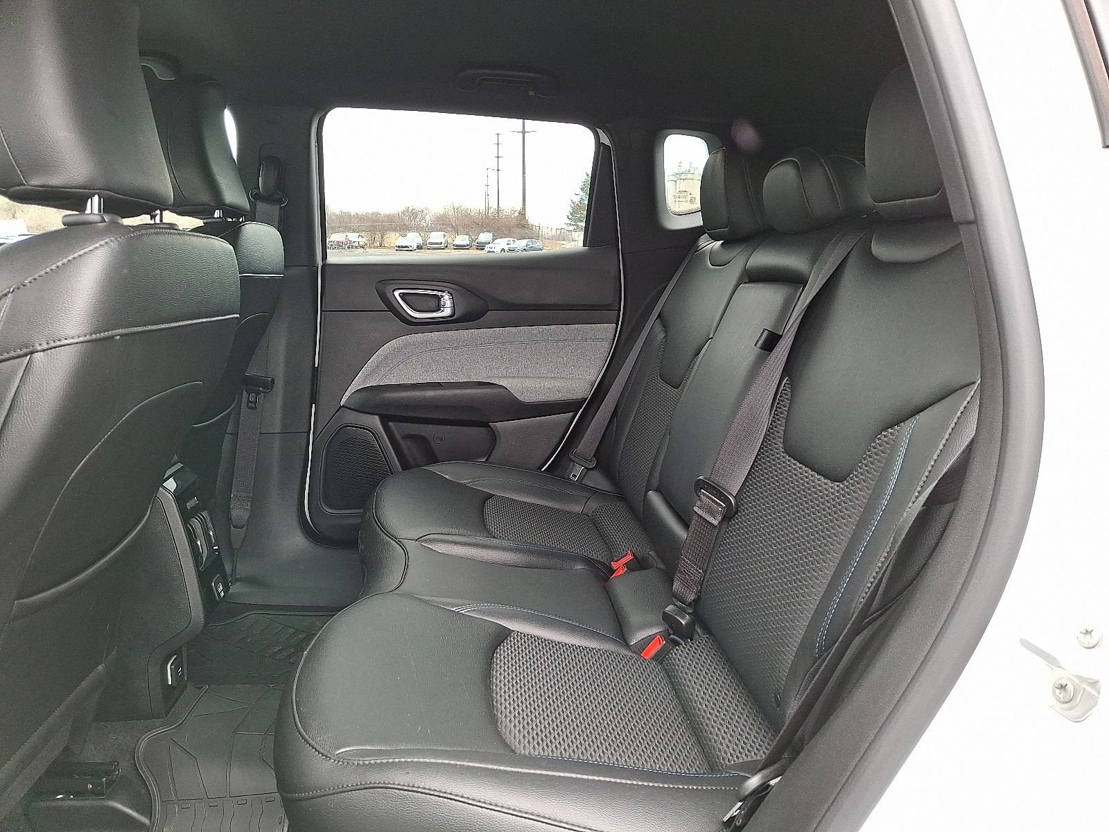 2024 Jeep Compass Latitude 4x4 - Bright White Clearcoat - PW7 exterior view 14