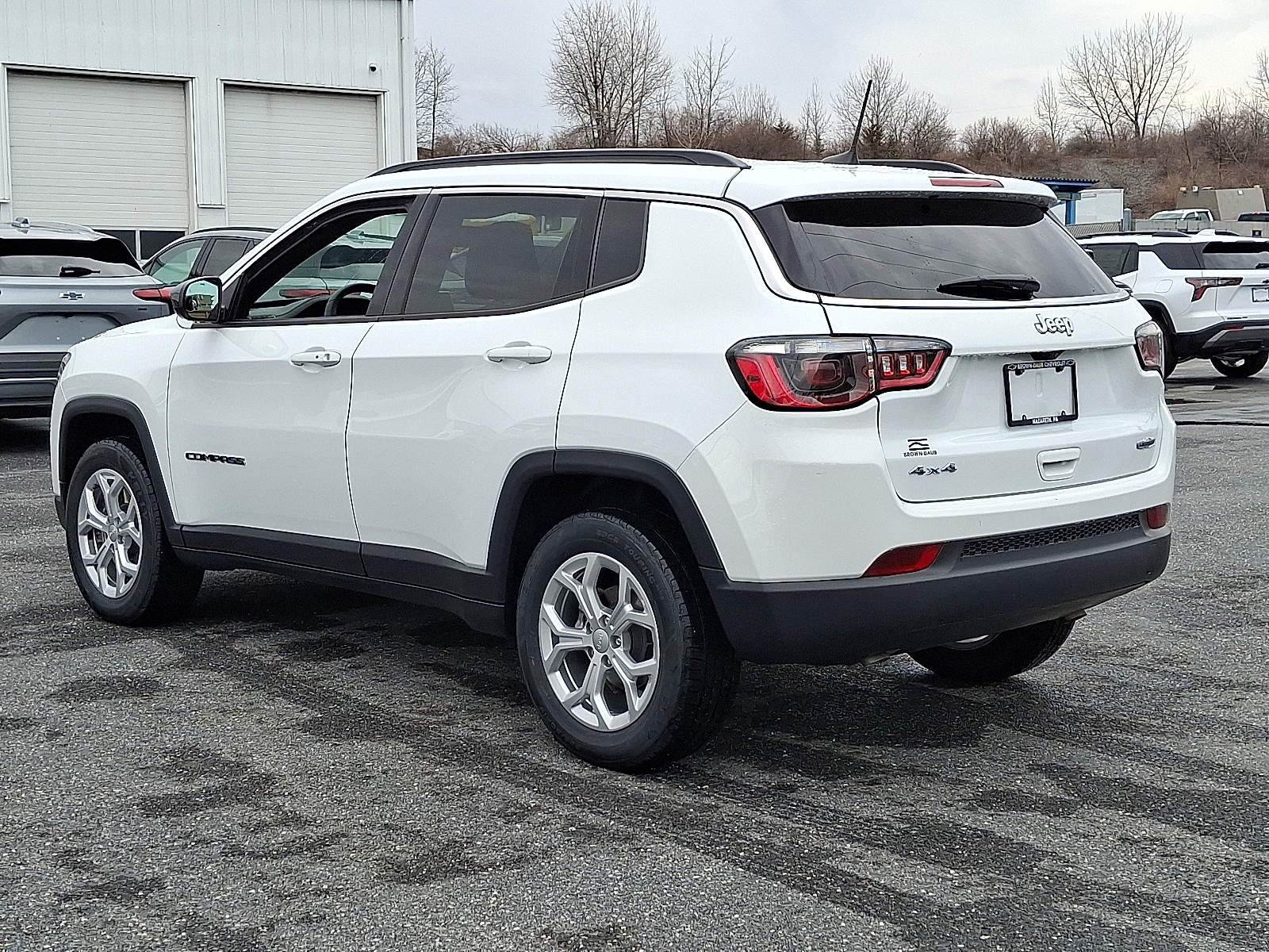 2024 Jeep Compass Latitude 4x4 - Bright White Clearcoat - PW7 exterior view 4