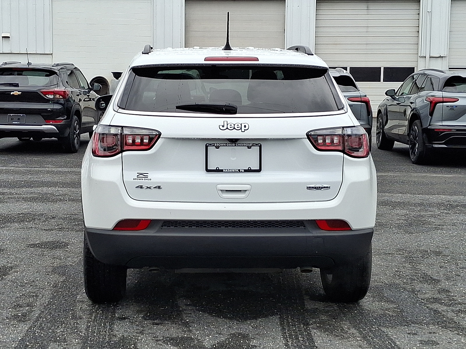 2024 Jeep Compass Latitude 4x4 - Bright White Clearcoat - PW7 exterior view 5