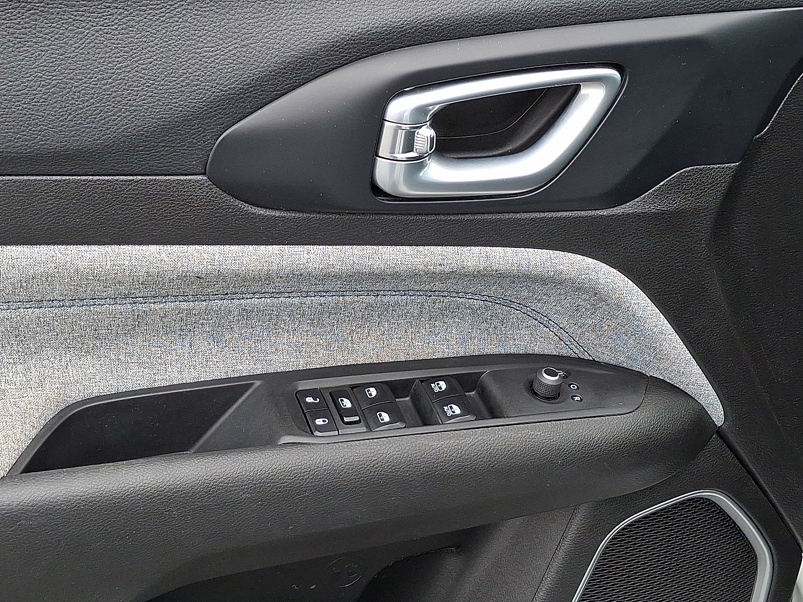 2024 Jeep Compass Latitude 4x4 - Bright White Clearcoat - PW7 exterior view 16