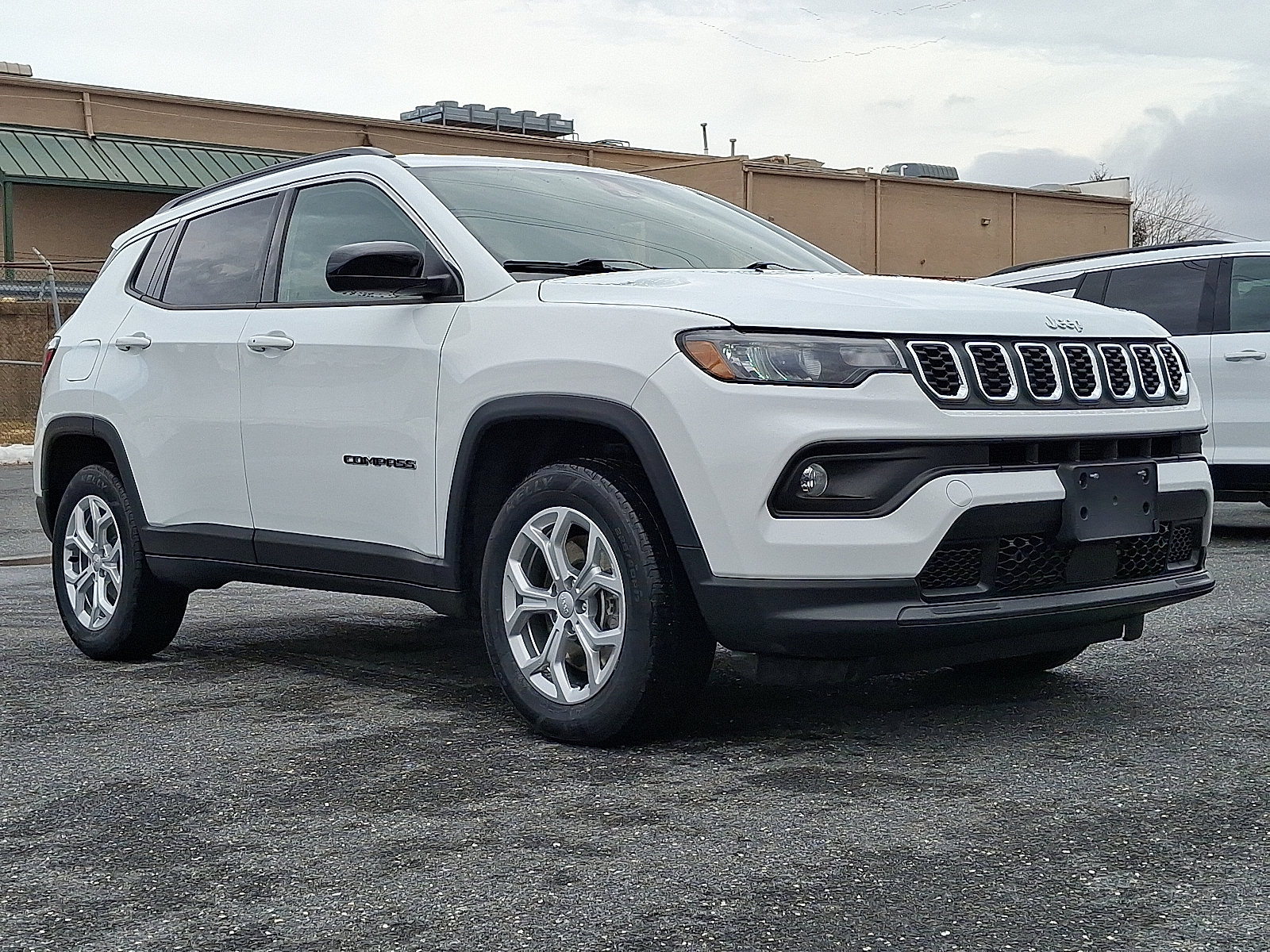 2024 Jeep Compass Latitude 4x4 - Bright White Clearcoat - PW7 exterior view 3