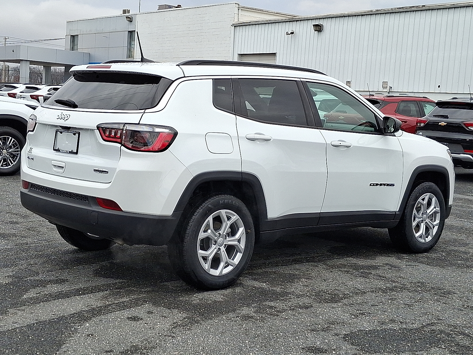 2024 Jeep Compass Latitude 4x4 - Bright White Clearcoat - PW7 exterior view 6