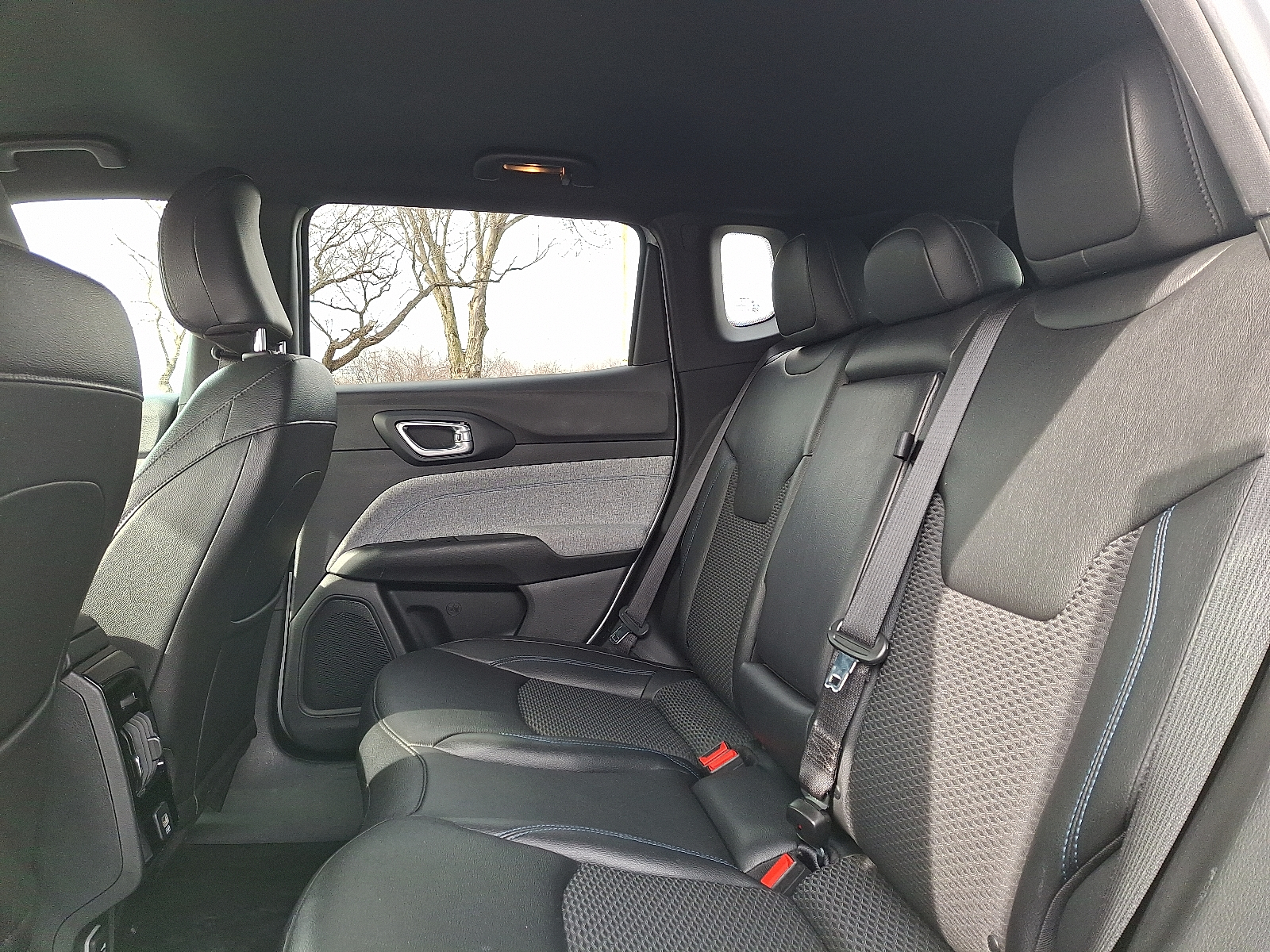 2024 Jeep Compass Latitude 4x4 - Silver Zynith Metallic Clearcoat - PSE exterior view 11