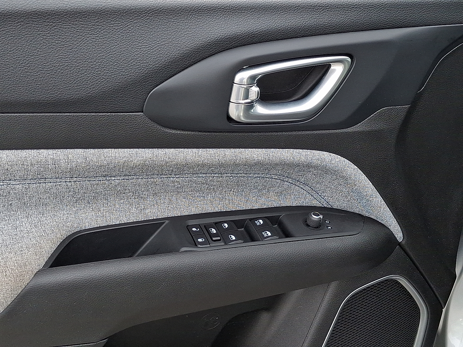 2024 Jeep Compass Latitude 4x4 - Silver Zynith Metallic Clearcoat - PSE exterior view 13